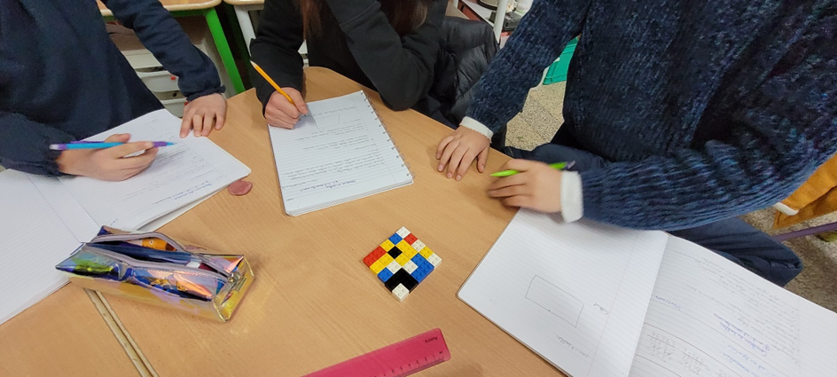 Activité math en prise avec le réel et liée au numérique